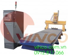 Máy CNC VINCO với thiết bị chuyển đổi công cụ tự động